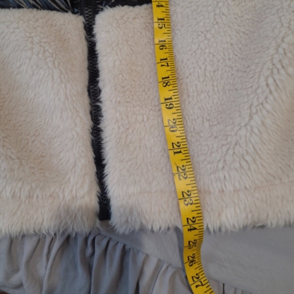 N + Loey Paris  Womens SZ 38 US SZ 8. Black and White Contrast-panel funnel-neck - Picture 11 of 12